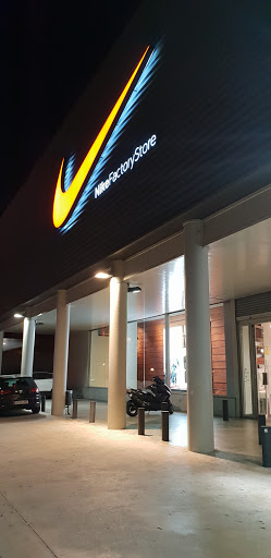 satisfacción Indefinido Tormento Nike Factory Store Parque Montigala | Badalona ▷ Opiniones 2023